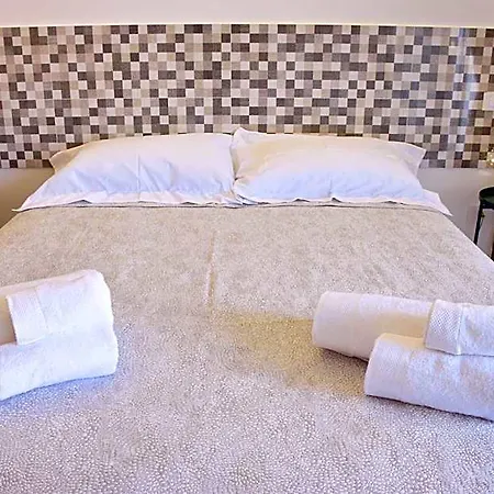 Couette-café Accomodati - E 4*